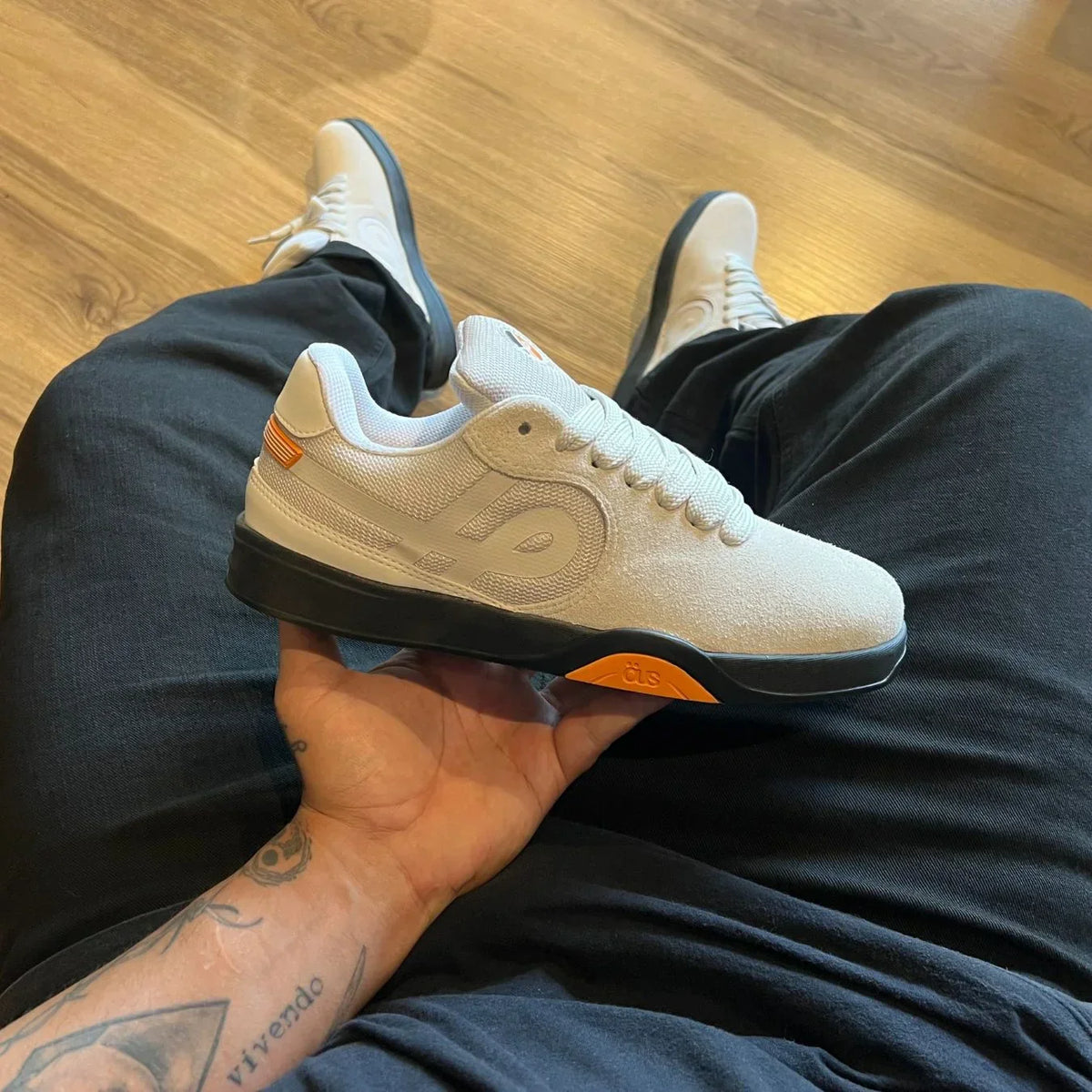 Öus Imigrante Série X Cinza Preto Coral Essencial