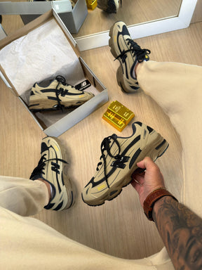 New Balance 1000 Bege e Preto