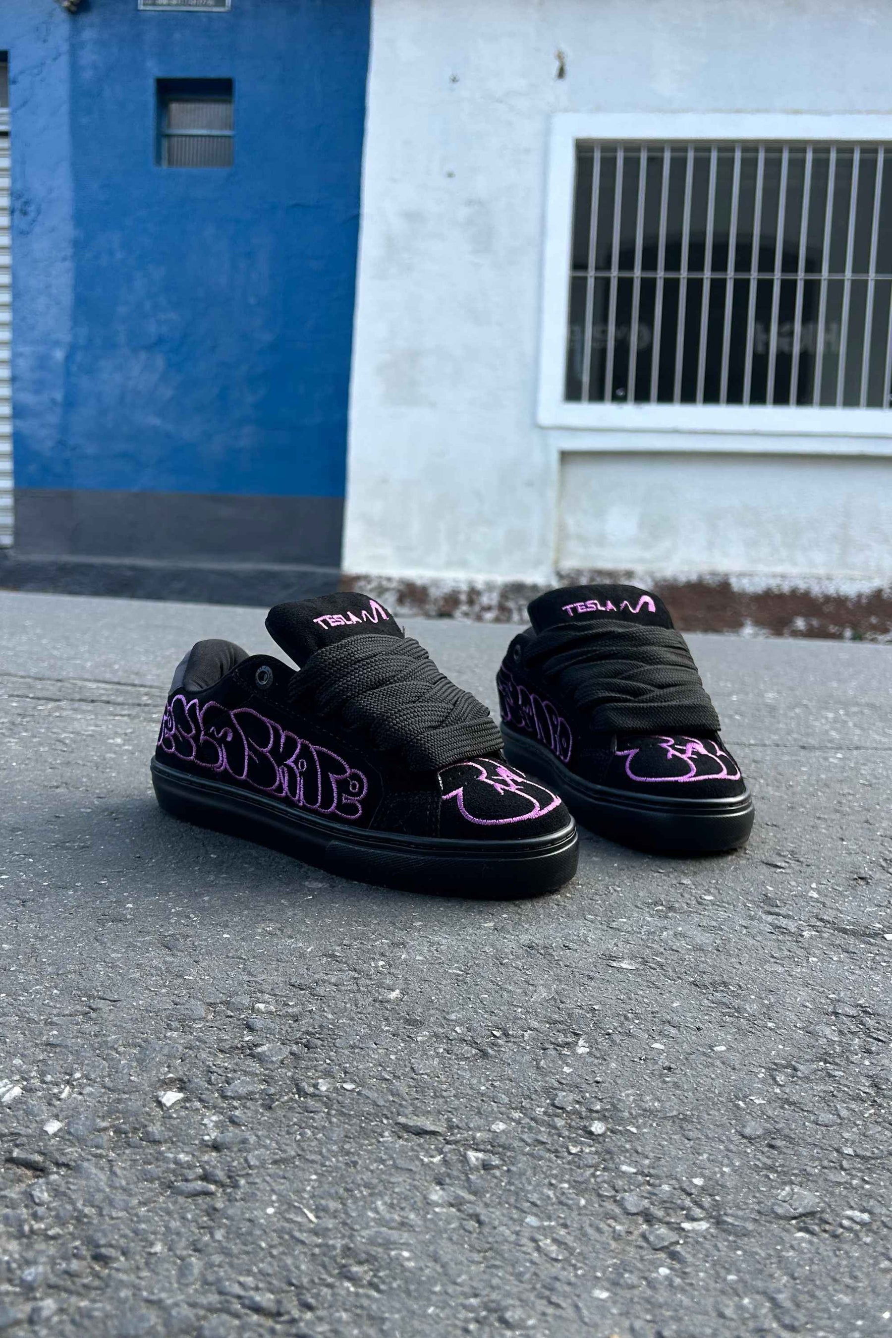 Tesla Hertz Art Preto/Roxo