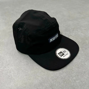 Bone New Era Camper Strapback Winter Sports - Preto