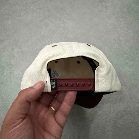 Boné Dad Hat Plano C Logo Off-White/Bordo