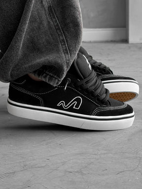 Tesla Flow Preto Branco