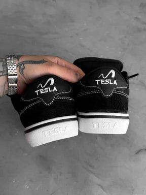 Tesla Flow Preto Branco