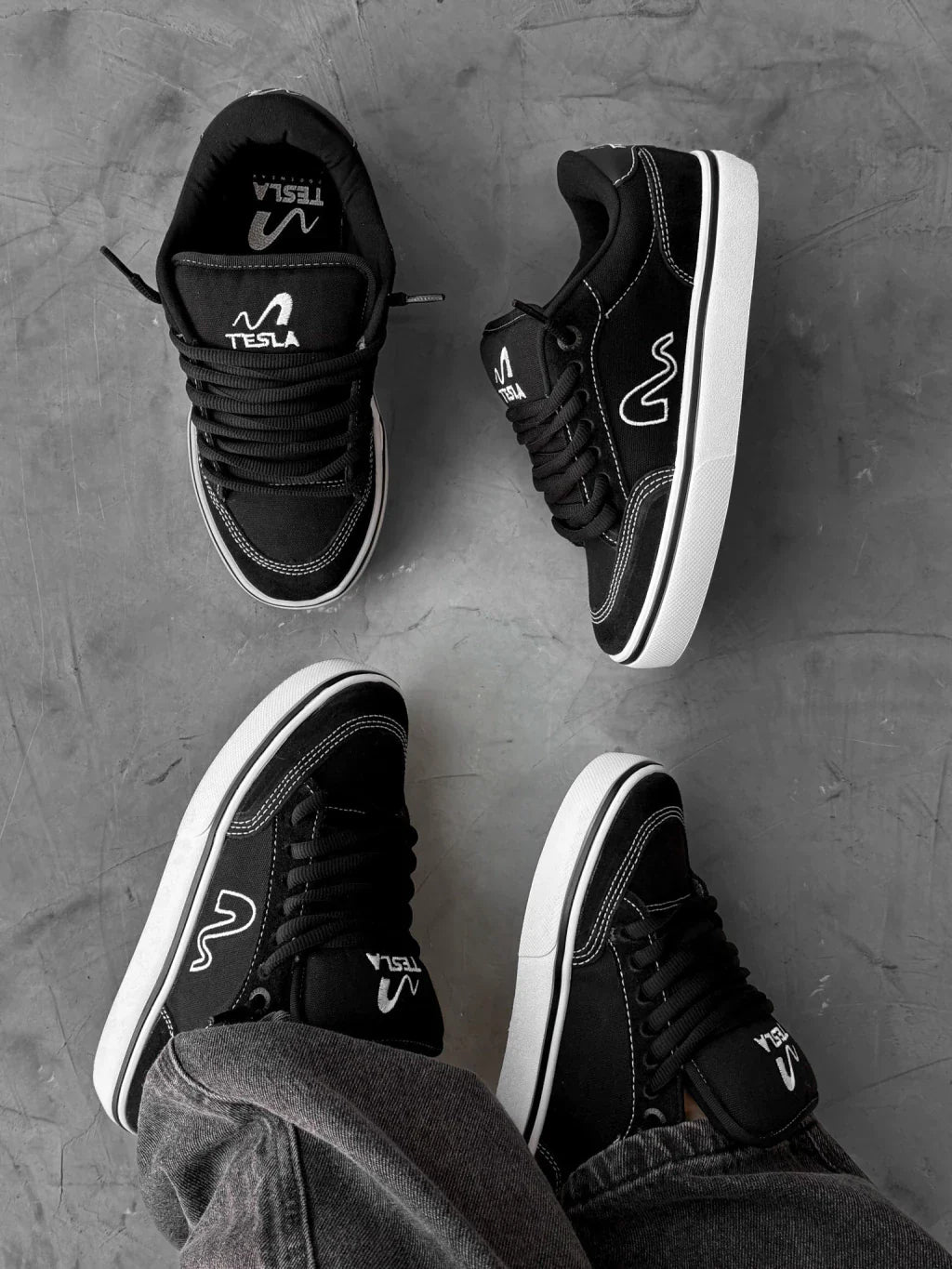 Tesla Flow Preto Branco