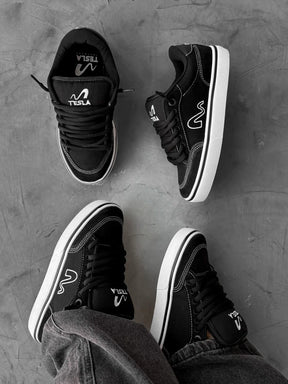 Tesla Flow Preto Branco