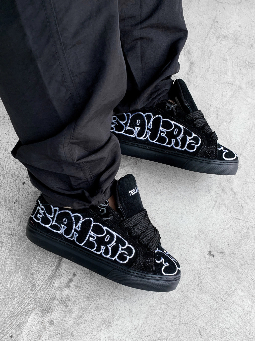 Tesla Hertz Art Grafitado Preto